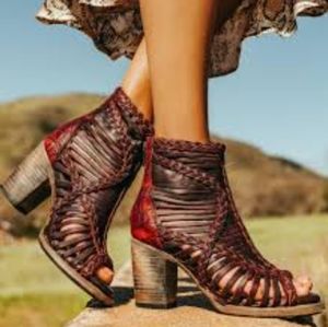 NIB Freebird Bela size 7